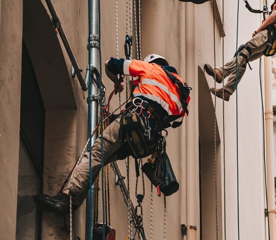 Bouwvakker werkt op risico volgens de VCA richtlijnen | VCA VOL cursus